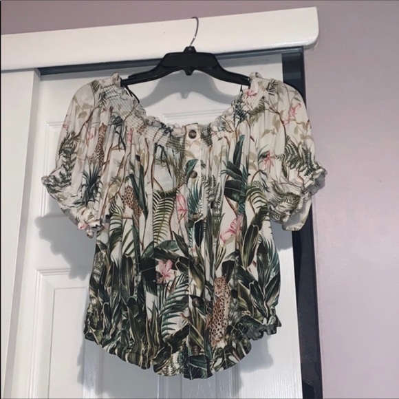 Nwot H and m top - Picture 3 of 6